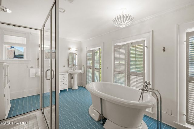 121 S 5th Avenue, Wilmington, NC 28401