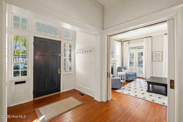 121 S 5th Avenue, Wilmington, NC 28401