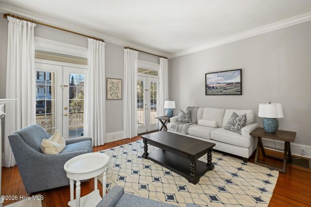 121 S 5th Avenue, Wilmington, NC 28401