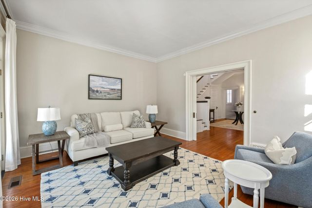 121 S 5th Avenue, Wilmington, NC 28401