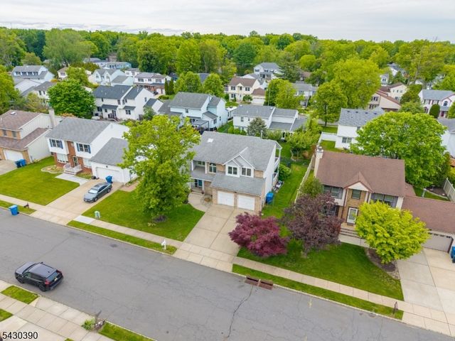 36 Lynn Ct, North Brunswick Twp., NJ 08902