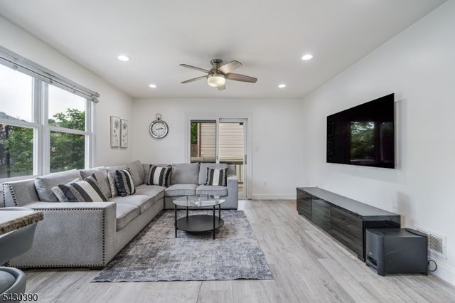 36 Lynn Ct, North Brunswick Twp., NJ 08902
