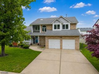 36 Lynn Ct, North Brunswick Twp., NJ 08902