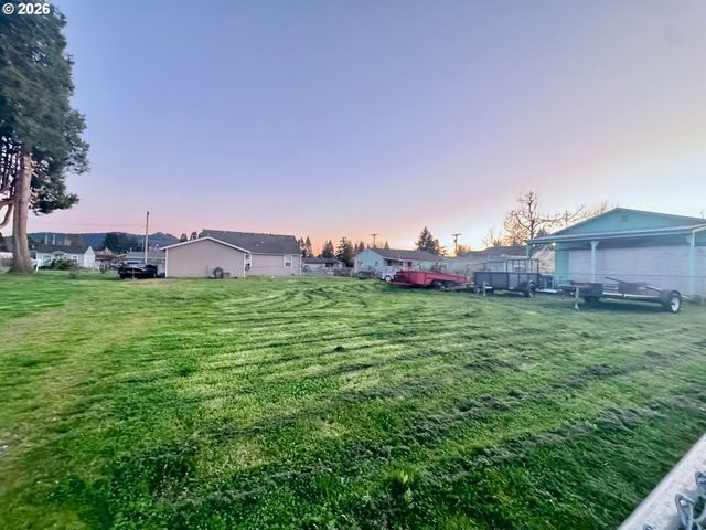 3720 VIRGINIA Ave, Springfield, OR 97478