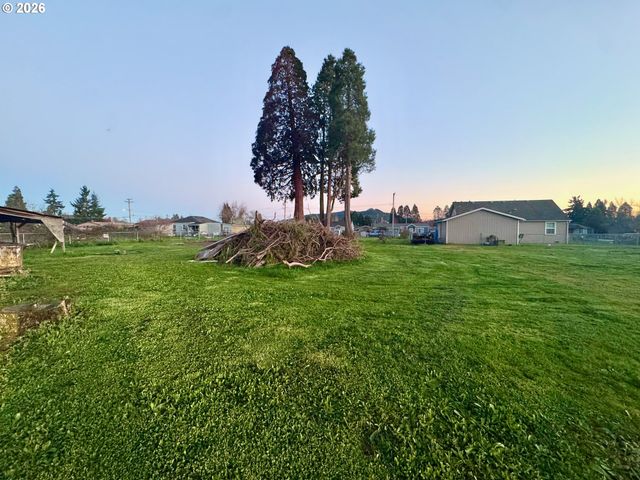 3720 VIRGINIA Ave, Springfield, OR 97478