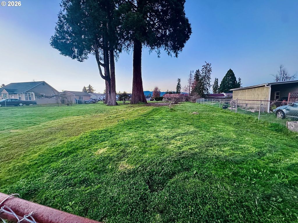 3720 VIRGINIA Ave, Springfield, OR 97478