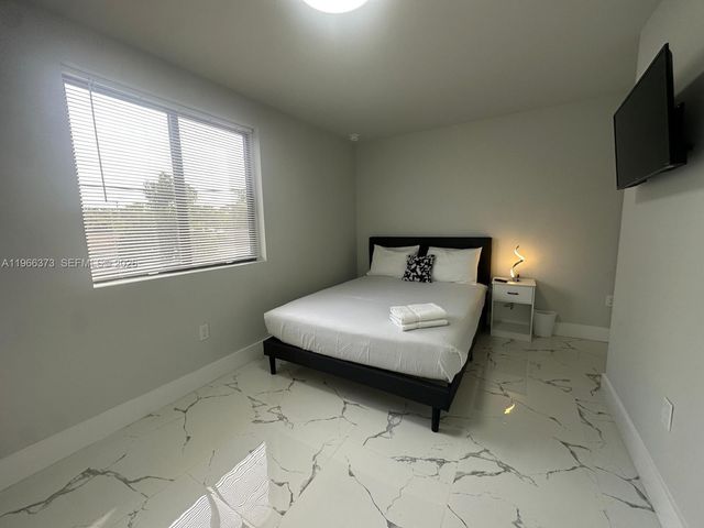 1074 NW 61st St A, Miami, FL 33127