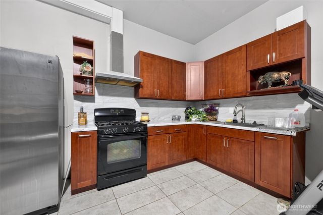 6321 Thomas Place SE, Auburn, WA 98092