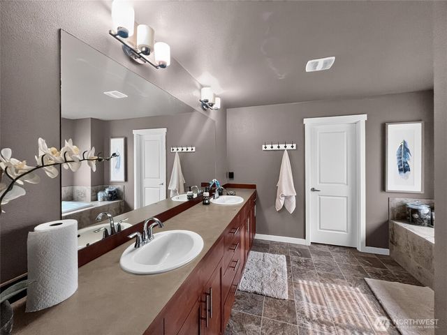 6321 Thomas Place SE, Auburn, WA 98092