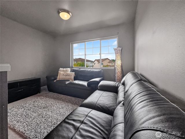 6321 Thomas Place SE, Auburn, WA 98092