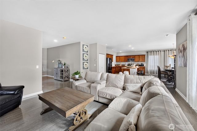 6321 Thomas Place SE, Auburn, WA 98092