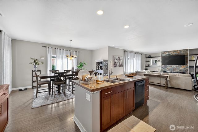 6321 Thomas Place SE, Auburn, WA 98092