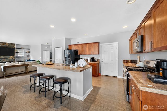 6321 Thomas Place SE, Auburn, WA 98092