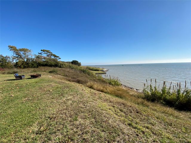 127 Sea Crest Park Road, Beach City, TX 77523