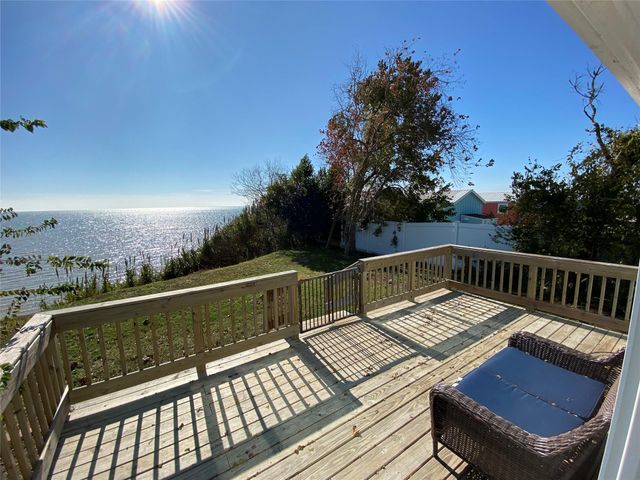 127 Sea Crest Park Road, Beach City, TX 77523