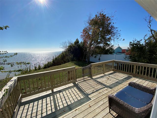 127 Sea Crest Park Road, Beach City, TX 77523