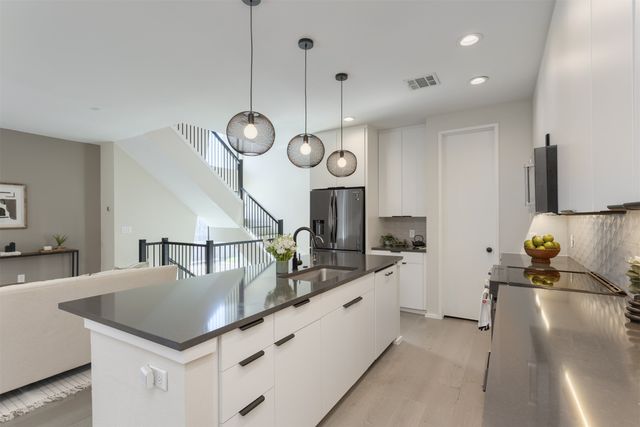 4703 Munger Avenue 101, Dallas, TX 75204