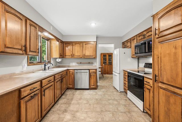 2311 MAPLEWOOD DRIVE, Plover, WI 54467