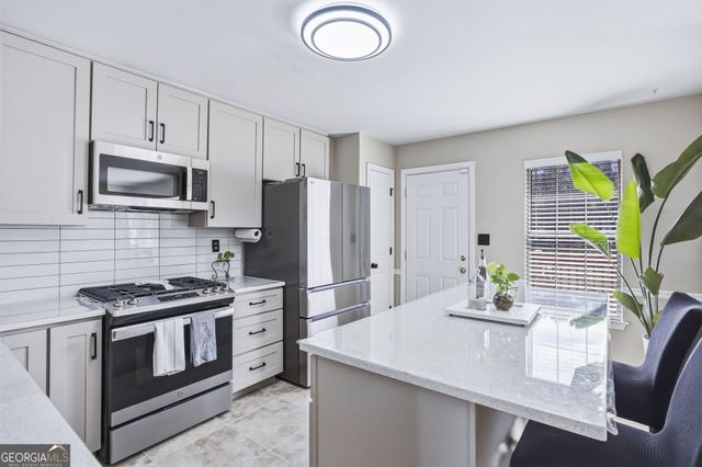 2516 Johnsbrooke Drive, Lithia Springs, GA 30122