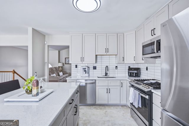 2516 Johnsbrooke Drive, Lithia Springs, GA 30122