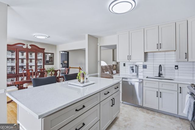 2516 Johnsbrooke Drive, Lithia Springs, GA 30122