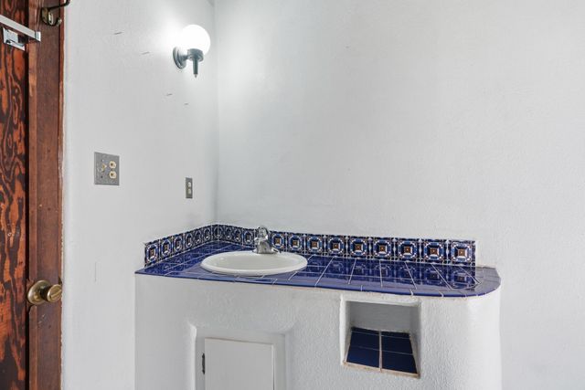 142 Walden Road, Corrales, NM 87048