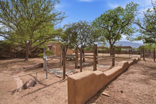 142 Walden Road, Corrales, NM 87048