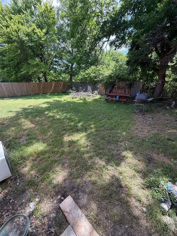 5725 Maiden Lane, Fort Worth, TX 76131
