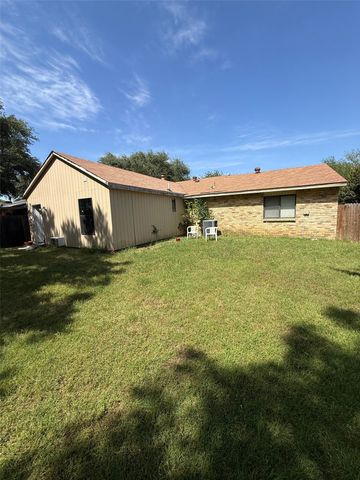 5725 Maiden Lane, Fort Worth, TX 76131