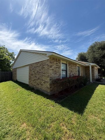 5725 Maiden Lane, Fort Worth, TX 76131