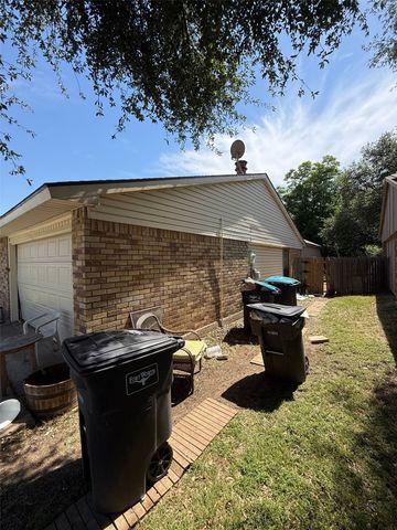 5725 Maiden Lane, Fort Worth, TX 76131