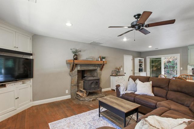 4710 Wandering Way, Camino, CA 95709