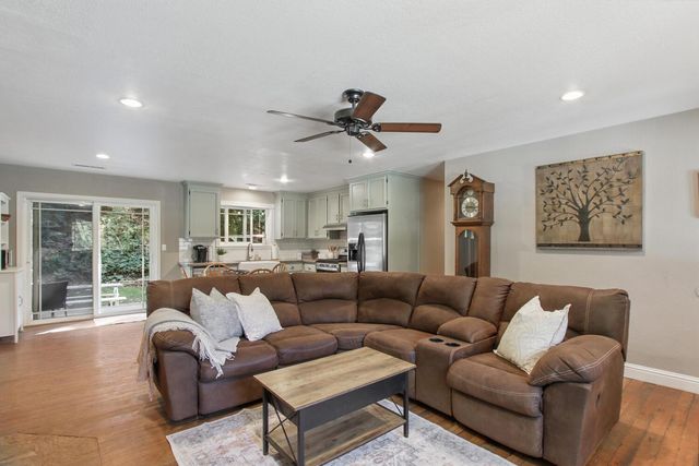 4710 Wandering Way, Camino, CA 95709