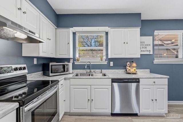 219 Mckinley Dr, Pensacola, FL 32505