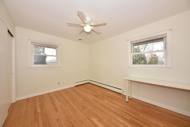 5600 Lakeview DRIVE, Greendale, WI 53129