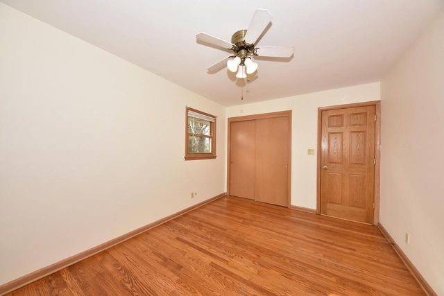 5600 Lakeview DRIVE, Greendale, WI 53129