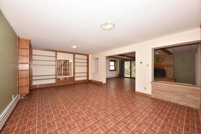 5600 Lakeview DRIVE, Greendale, WI 53129