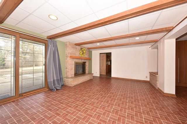 5600 Lakeview DRIVE, Greendale, WI 53129