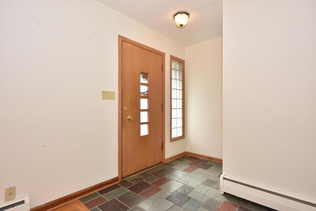 5600 Lakeview DRIVE, Greendale, WI 53129