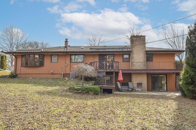 5600 Lakeview DRIVE, Greendale, WI 53129