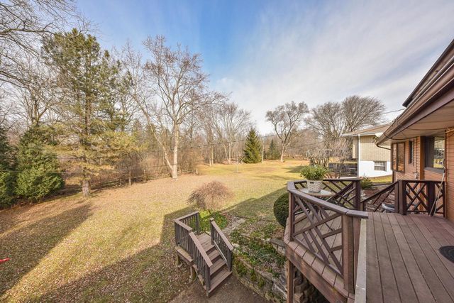 5600 Lakeview DRIVE, Greendale, WI 53129