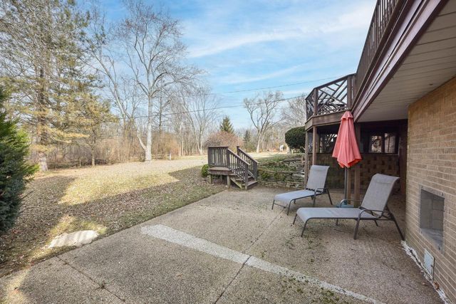 5600 Lakeview DRIVE, Greendale, WI 53129