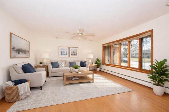 5600 Lakeview DRIVE, Greendale, WI 53129