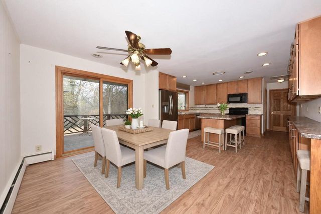 5600 Lakeview DRIVE, Greendale, WI 53129