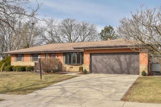 5600 Lakeview DRIVE, Greendale, WI 53129