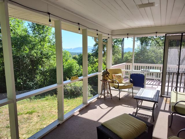 1528 Hillcrest Spur, Hiawassee, GA 30546