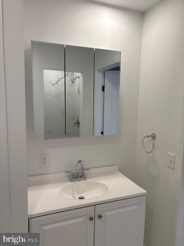 1432 S NEWKIRK ST, Philadelphia, PA 19146