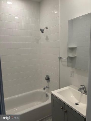 1432 S NEWKIRK ST, Philadelphia, PA 19146