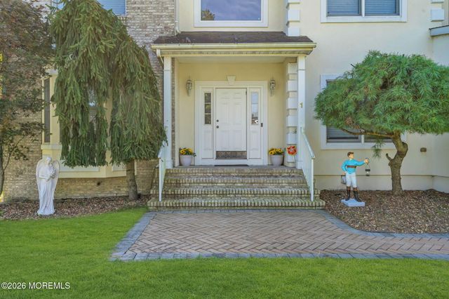 1 Brentwood Drive, Manalapan, NJ 07726