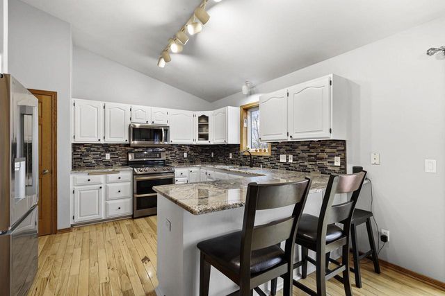 840 Vista Ridge Drive, Mount Horeb, WI 53572